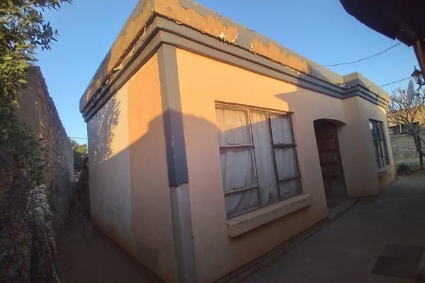 This well-maintained RDP house offers excellent value for money, featuring:

- 2 Bedrooms
- 1 Bathroom
- Open-plan Kitchen
- ...