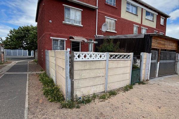 Downstairs:
Spacious lounge area with plenty of natural light
Partially open-plan kitchen with ample built-in cupboards (BIC)

Top ...