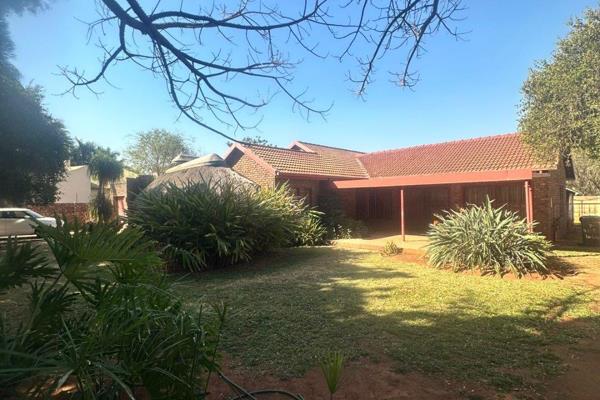 Nice 4 bed with 2 bath and 2 sitting room , one dinning room , Landry , Garage for 4 car , Lapa .