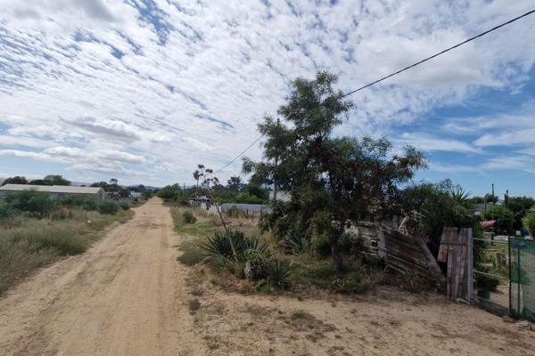 This vacant land in Botrivier offers a peaceful escape from city life. 
It&#39;s fully serviced with water, electricity, and a septic ...