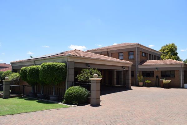 Stand size: 1015 m&#178; House size: 416m&#178;

This amazing lockup and go property is situated in Witbank, in the suburb of ...