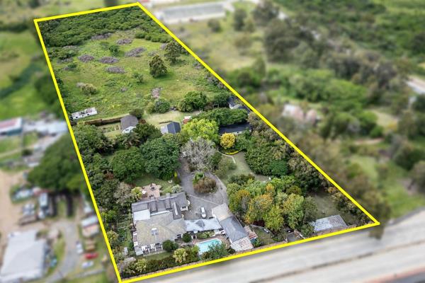 Rezoned business zone 1 land, two erven measuring 9,009 sqm and 16,887 sqm. 

High exposure, with numerous buildings, namely:-
- 8 ...