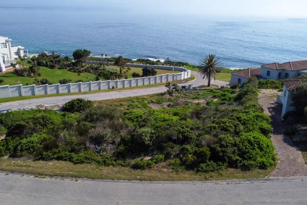 Experience the ultimate in coastal living on one of St Francis Bay&#39;s most coveted ...