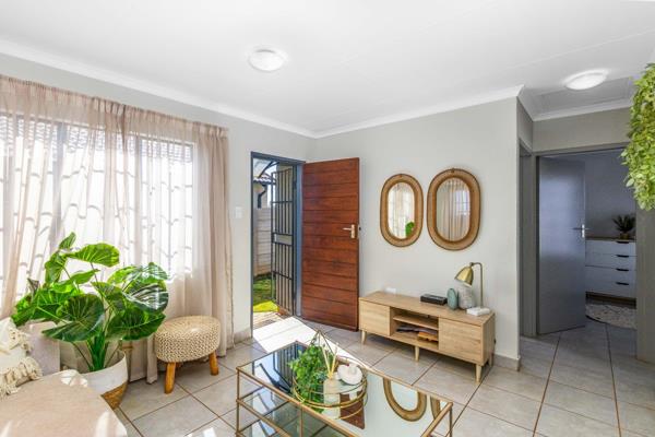 A model of modern Johannesburg living, this spotless two-bedroom, one-bathroom freestanding home features a variety of stylish ...