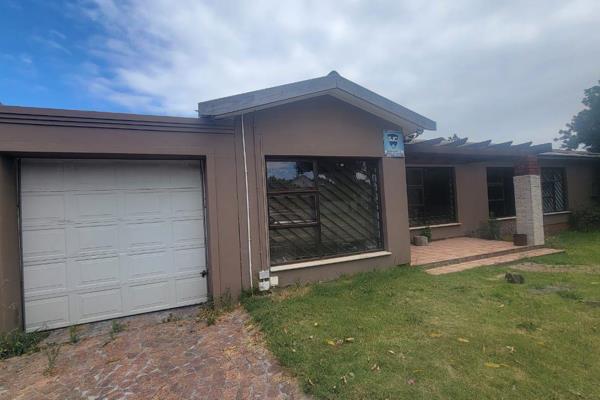 Discover this inviting 3-bedroom home, complete with built-in cupboards for added convenience. It boasts a fitted kitchen, a cozy braai ...