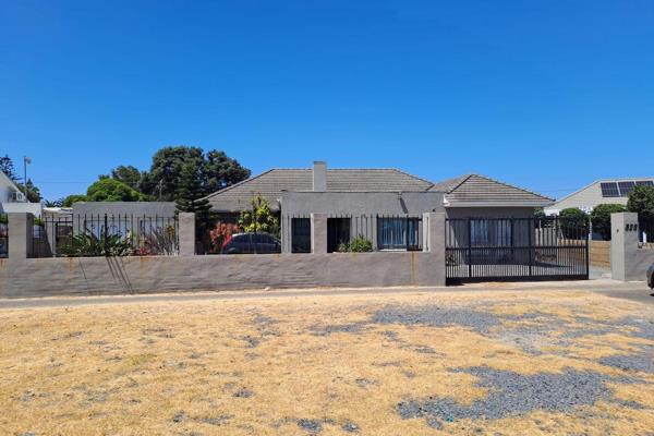 Unlock a prime investment opportunity in the heart of Milnerton, Cape Town! This strategically rezoned house offers incredible ...