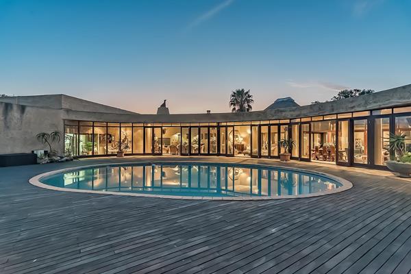 SOLE MANDATE- CONTACT ROMA OR LEANDI DIRECTLY
This modern masterpiece in the exclusive Mooikloof Equestrian estate combines the best of ...