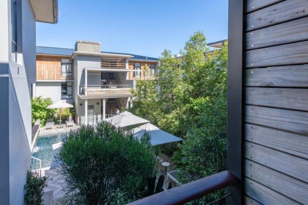 Studio apartment in upmarket The Gallery complex across from the Knysna Waterfront. It comes fully equipped for the Air B&amp;B market. ...