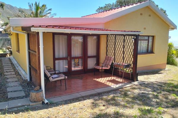 One bedroom Fully Furnished Cottage to rent situated on a Property to share with it&#39;s own entrance and parking.
Fully equipped as a ...