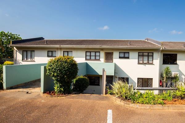 This spacious 84-square-meter ground floor apartment, located in the sought-after Sunningdale suburb of La Lucia, offers comfortable ...