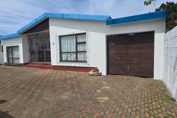 Welcome home !!!

A cosy 3 bedroom home with a separate toilet and a bathroom that has a bath and shower. A spacious open plan living ...