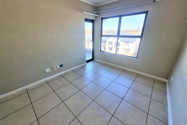 This vibrant one bed fully tiled apartment is on the 3rd floor in the sought-after Amsterdam Lifestyle Estate in Olivedale. consisting ...