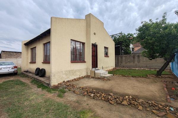 This charming 2-bedroom, 1-bathroom home in Olievenhoutbosch is the perfect starter home or rental property, offering incredible ...