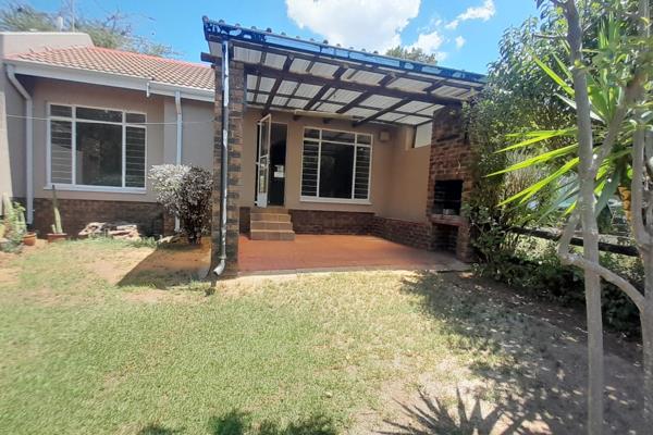 Beautiful 2 bedroom sunny unit in Secure Estate Randburg
 

This lovely, pet-friendly unit offers a spacious private garden of ...