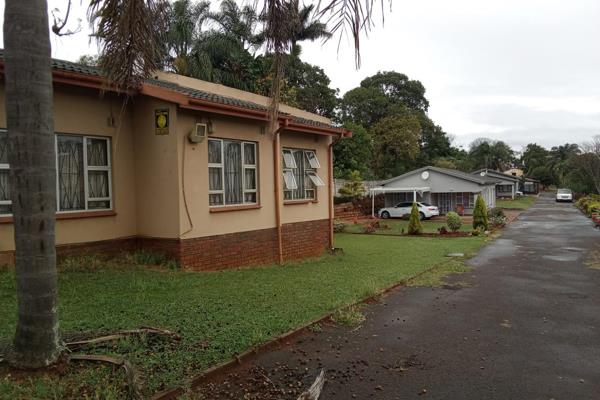 A 3 bedroom town house to let in  south of Durban.
This 3 bedroom is well secured in a safe and well maintained complex.
This town ...