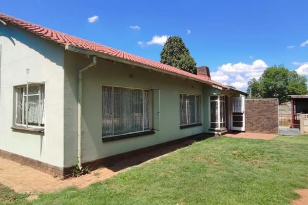 This lovely home is situated close to all major amenities in Stilfontein.
The home is on a spacious stand with lots of potential.

The ...