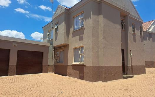 3 Bedroom Townhouse for sale in Bendor