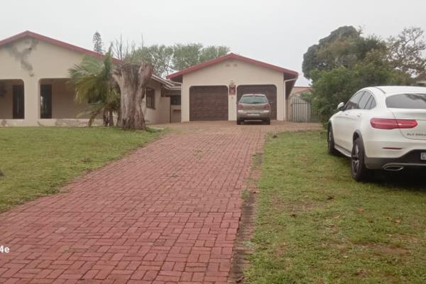 This stunning 4 bedroom house with the flat-let is well located deep in the Suburbs of Uvongo.
This house offers 4 bedrooms 2 ...