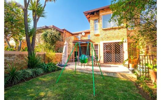 3 Bedroom Townhouse for sale in Weltevreden Park