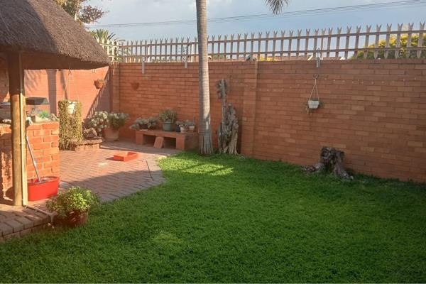 This charming 3-bedroom, 2-bathroom duplex is nestled in a quiet and secure complex in the sought-after Booysens area of Pretoria. ...