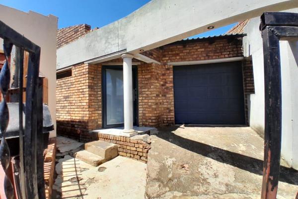 This three-bedroom home in Saulsville, Pretoria, offers an ideal blend of comfort and convenience. With a  lounge, kitchen, and a ...