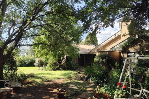 8.3856 Ha farm for sale near Potchefstroom. Are you looking for a place within 10 minutes drive from Potchefstroom, A small farm with ...