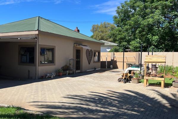 Attention all investors. Property for sale with six flatlets with potential rental income of R26 000 per month.  Good tenants with ...