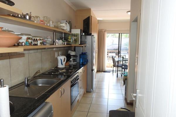 Bachelor apartment for sale in Douglasdale retirement village.
 
Easy access to the ...