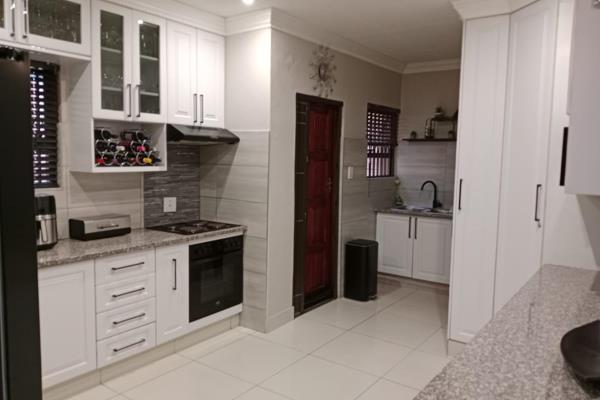 Beautiful 3 bedroom Townhouse in Pretoria North for sale
-The living area is very big and cozy.
-The kitchen have many built in ...