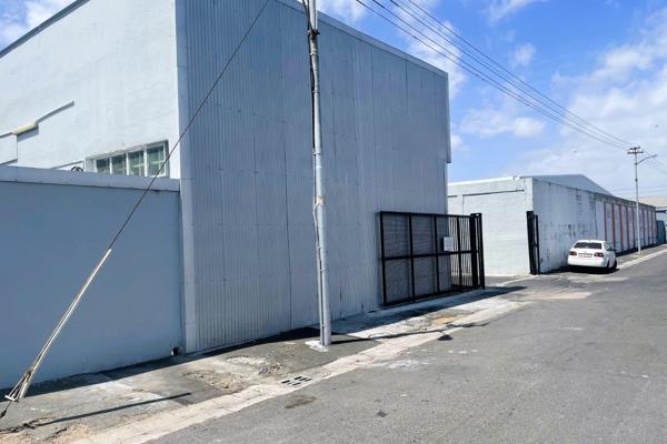 Prime Industrial Unit in Elsies River, Cape Town
Strategic Location | Functional Design | Ideal for Logistics or Manufacturing
This ...