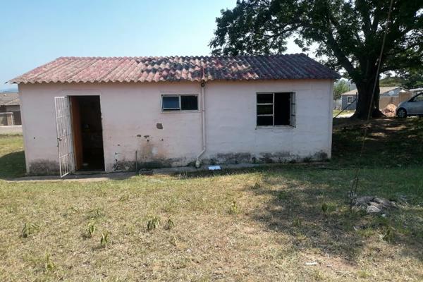 This house is situated in Ulundi A next to Masibumbane Boarding School, Close to the local FET College and Main Road.
This is a two ...