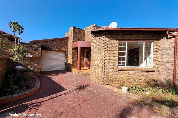 Spacious fully tiled house in secure complex in a popular area now available for asap or 1 Jan 2025. Bakenkop Laerskool and Bakenkop ...