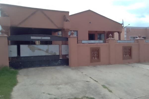 Introducing this lovely 3 bedroom house to the market.

The house consist of 3 spacious bedrooms(main bedroom with ensuite and built ...