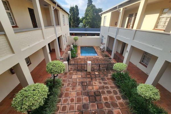 This apartment oozes character and charm!

Situated in a small and very secure block opposite Afrikaans Hoer Meisies and walking ...