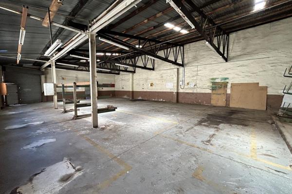 This 340m2 warehouse on 500m2 stand, located in the highly desirable Booysens Reserve ...