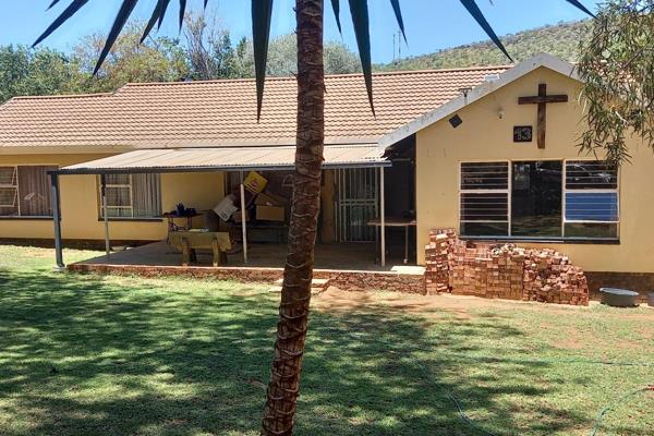 Spacious well build 4 Bedroom Family Home on a large 1,015m&#178; stand

This spacious 4 bedroom home offers comfortable living on a ...