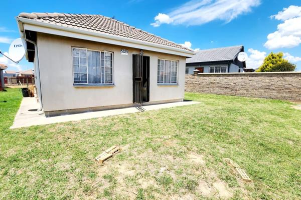 2-Bedroom Home with Endless Potential in Crystal Park, Benoni

This delightful property offers a spacious yard, perfect for creating ...