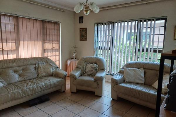 A beautifully maintained property has come onto the market in Belmont Park, Kraaifontein.

3 spacious bedrooms, all with built-in ...