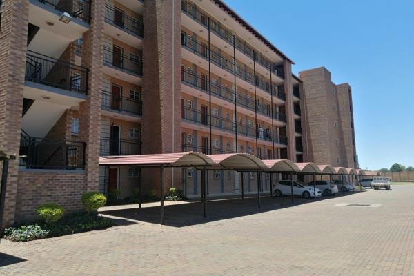 A spacious two bedroom apartment in Annlin West Pretoria. The apartment is in Bateleur ...