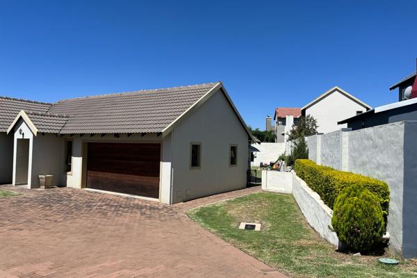 Situated in the heart of Brooklands lifestyle estate, this 550sqm home offers:
3x ...