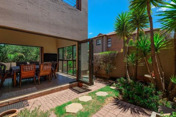 Nestled within the prestigious Ruimsig Country Estate in Roodepoort, this stunning ...