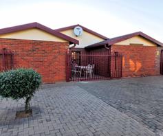 Townhouse for sale in Bloemside