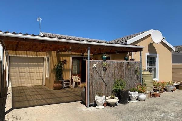 This lovely family home is located in a safe and secure complex, in close proximity of the main beach, shopping amenities and major ...