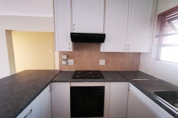 This lovely ground floor apartment is available immediately.

This unit has 2 bedrooms with built in cupboards and has carpets.
There ...