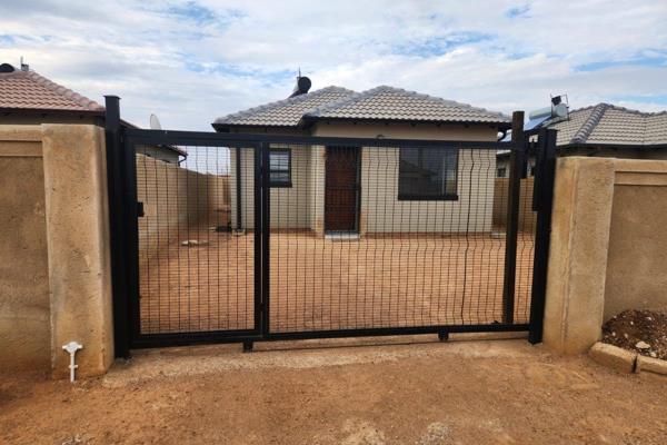 3 bedroom house for Rental soshanguve vv
3 bedroom
2 bedroom
1 kitchen
1 lounge
