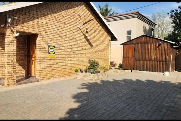 3 bedroom house for sale in East end

It offers a spacious 3 bedrooms, 1 bathroom, kitchen and lounge, it also comes with air ...