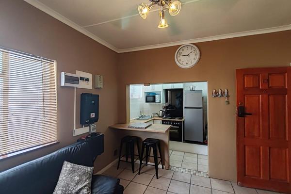 Discover this stylish 1-bedroom, 1-bathroom apartment perfectly situated in the vibrant hub of Mossel Bay. Currently operating as a ...