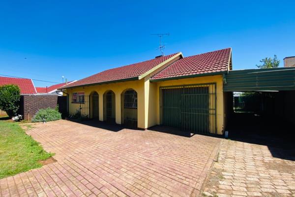 This lovely family home is conveniently located near Kempton Park&#39;s business hub and just 11 minutes away from OR Tambo ...