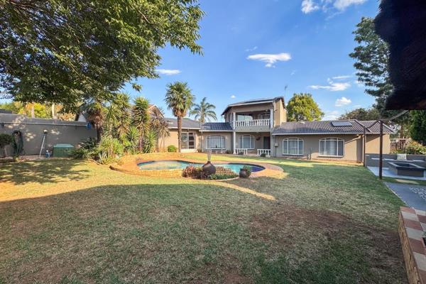 Main House:

4 Bedrooms (2 of which are en-suite thus two main rooms – one of them is
totally separate upstairs with a private balcony ...