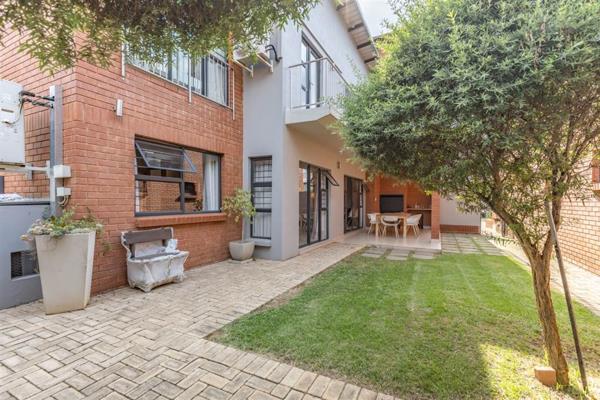 Beautiful, spacious 4-bedroom house in a secure complex in Waterkloof.

FULLY FURNISHED option is also available at R36 000.

Spacious ...